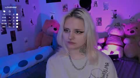 Snapshot of cigaretteduringsex chatting on November 17, 12:22 pm Helen and Teya online show from November 17, 12:22 pm