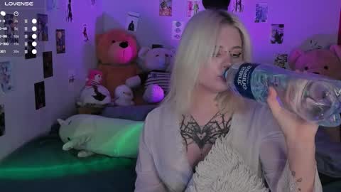 Snapshot of cigaretteduringsex chatting on November 19, 11:10 am Helen and Teya online show from November 19, 11:10 am