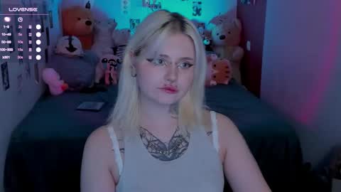 Snapshot of cigaretteduringsex chatting on November 27, 12:18 pm Helen and Teya online show from November 27, 12:18 pm