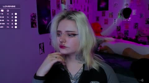 Snapshot of cigaretteduringsex chatting on December 1, 10:20 am Helen and Teya online show from December 1, 10:20 am