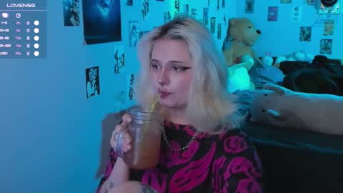 Snapshot of cigaretteduringsex chatting on December 2, 11:26 am Helen and Teya online show from December 2, 11:26 am