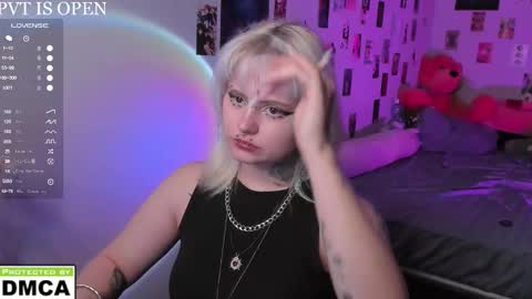 Snapshot of cigaretteduringsex chatting on January 18, 2:32 pm Helen and Teya online show from January 18, 2:32 pm