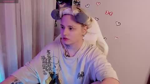 Snapshot of cigaretteduringsex chatting on March 1, 5:20 am Helen and Teya online show from March 1, 5:20 am