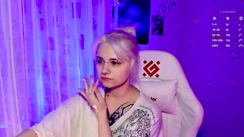 Snapshot of cigaretteduringsex chatting on March 10, 6:40 am Helen and Teya online show from March 10, 6:40 am