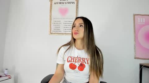 Snapshot of ciindy_lovee chatting on February 22, 2:48 pm Ciindy Lovers online show from February 22, 2:48 pm
