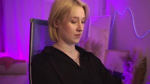 Cin Bellamy online show from April 2, 10:46 am