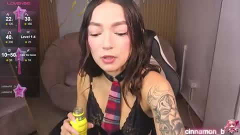 Snapshot of cinnamon_b chatting on June 13, 12:58 pm Cinnamon online show from June 13, 12:58 pm