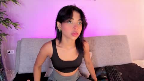 Snapshot of cinnamon_kyla chatting on January 17, 4:57 pm cinnamon_kyla online show from January 17, 4:57 pm