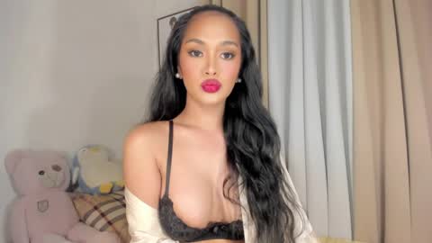 Snapshot of cinnamoncandy14 chatting on April 22, 10:39 am Ask me online show from April 22, 10:39 am