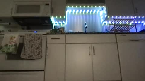 Snapshot of cinnamonpeaches chatting on August 3, 10:35 pm Carmen online show from August 3, 10:35 pm
