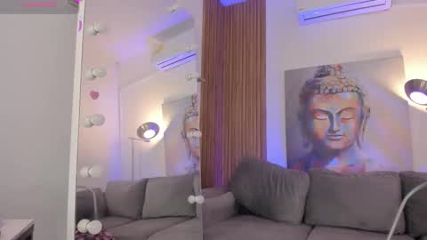 Snapshot of cinnia_ chatting on February 28, 3:35 pm Cintia online show from February 28, 3:35 pm