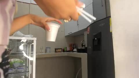 Snapshot of cinnia_ chatting on March 30, 11:44 am Cintia online show from March 30, 11:44 am