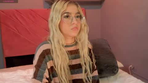 Snapshot of cinnia_ chatting on April 1, 1:41 pm Cintia online show from April 1, 1:41 pm