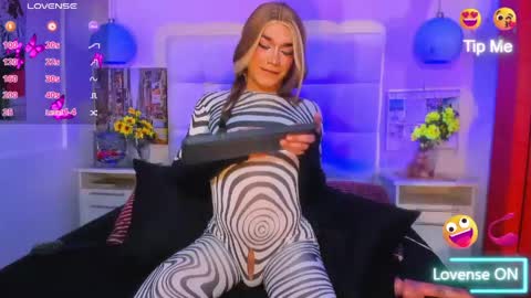 Snapshot of cinthya_walker1 chatting on April 14, 3:40 pm cinthya_walker1 online show from April 14, 3:40 pm