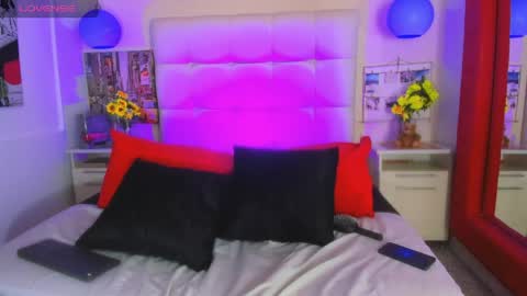 Snapshot of cinthya_walker1 chatting on May 5, 3:31 pm cinthya_walker1 online show from May 5, 3:31 pm