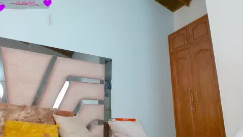 Snapshot of cintia_hills chatting on December 10, 9:44 am Cintia Hills online show from December 10, 9:44 am