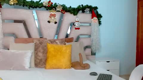 Snapshot of cintia_hills chatting on December 28, 3:58 am Cintia Hills online show from December 28, 3:58 am