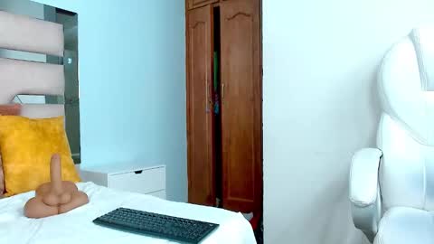Snapshot of cintia_hills chatting on January 17, 4:06 am Cintia Hills online show from January 17, 4:06 am