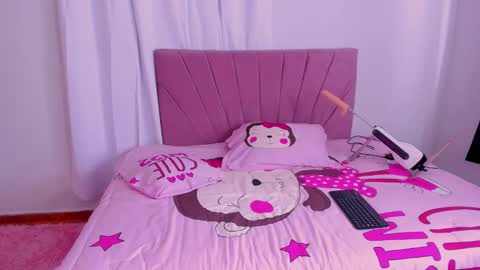 CintiaCollins  online show from January 17, 5:05 pm