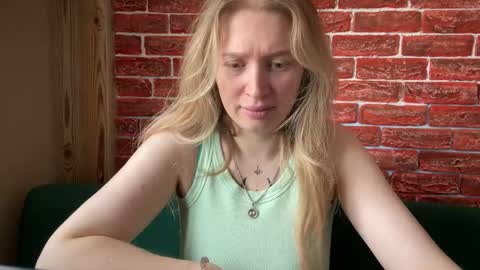 Snapshot of citrusblissss chatting on October 10, 2:43 am citrusblissss online show from October 10, 2:43 am