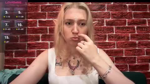 Snapshot of citrusblissss chatting on October 31, 3:02 pm citrusblissss online show from October 31, 3:02 pm