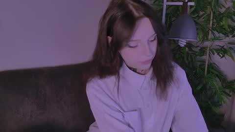 Claire Bennett online show from May 17, 11:01 pm