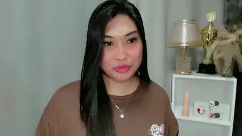 CLAIRE online show from March 26, 5:07 pm