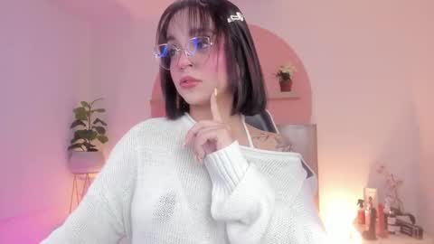 Snapshot of clara_lu chatting on March 25, 2:39 am C L A R A online show from March 25, 2:39 am