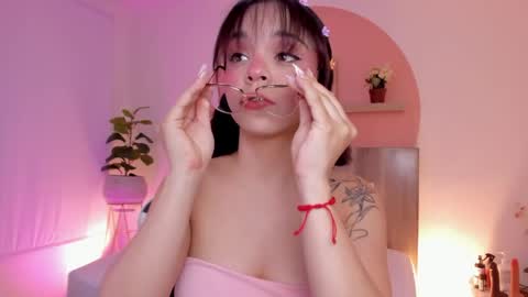 Snapshot of clara_lu chatting on April 2, 3:04 am C L A R A online show from April 2, 3:04 am