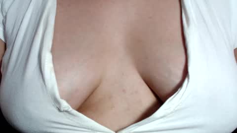 Snapshot of claraaa___ chatting on January 15, 6:33 am CLARA AT YOUR SERVICE online show from January 15, 6:33 am