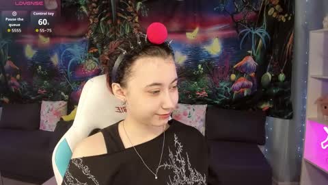 clarabenson online show from April 5, 10:18 pm