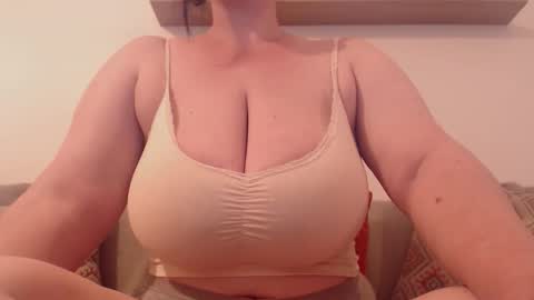 Clara online show from May 11, 9:45 pm