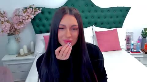 Snapshot of claraxjoy chatting on December 5, 6:21 am ClaraXJoy online show from December 5, 6:21 am