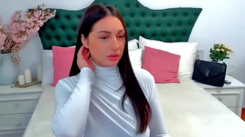 Snapshot of claraxjoy chatting on December 19, 6:34 am ClaraXJoy online show from December 19, 6:34 am