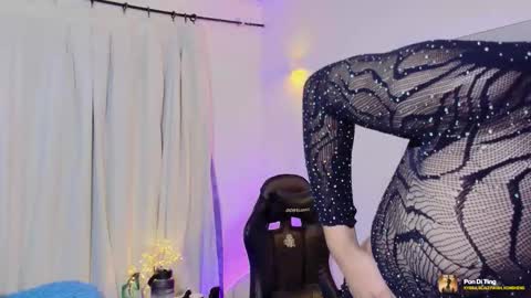 clary_fray_ online show from February 12, 10:43 am