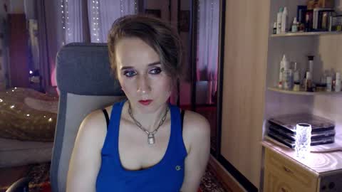 Snapshot of classyinna chatting on October 23, 8:24 am classyinna online show from October 23, 8:24 am