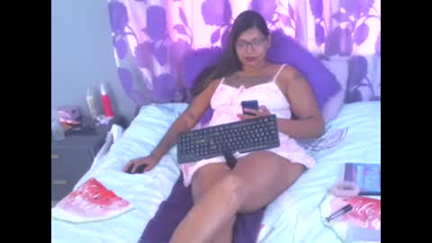 claudine valencia online show from January 24, 7:08 am