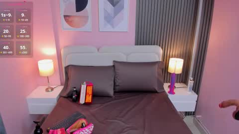 Snapshot of clawdeen__wolf chatting on December 19, 7:54 pm clauwdeen wolf online show from December 19, 7:54 pm