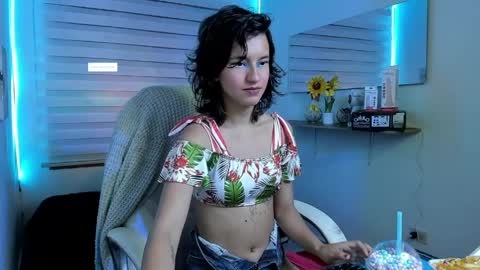 Snapshot of clawdeen_hot chatting on April 1, 3:51 am Clawdeen online show from April 1, 3:51 am