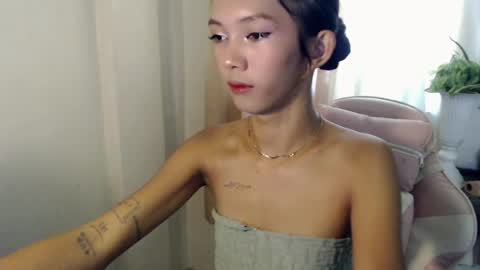 KIM online show from May 22, 5:14 am