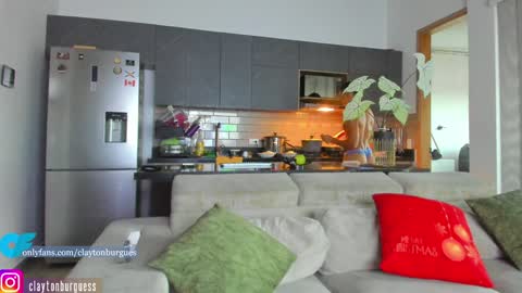 Snapshot of claytonburgues chatting on December 14, 10:18 pm claytonburgues online show from December 14, 10:18 pm