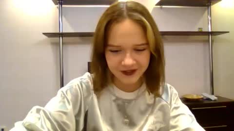 clementinaaures online show from November 5, 1:33 pm
