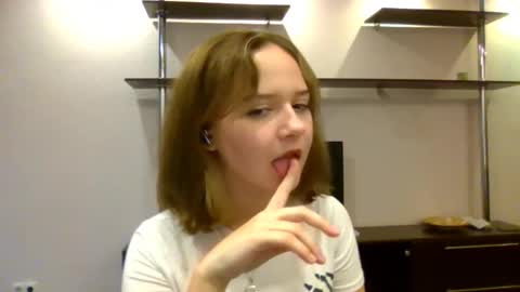 clementinaaures online show from November 7, 12:05 pm