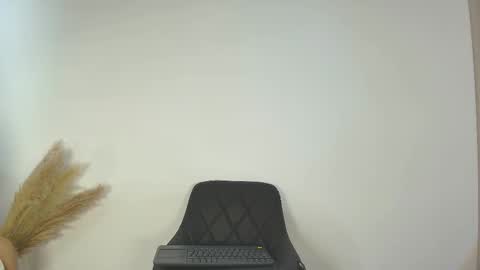 Snapshot of cleograce_ chatting on February 17, 1:40 pm Cleo online show from February 17, 1:40 pm