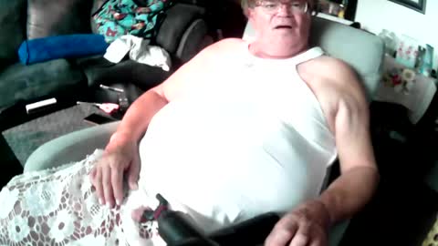 Snapshot of cleoiscuming chatting on July 24, 1:42 pm cleoiscuming online show from July 24, 1:42 pm