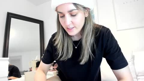Snapshot of cleolane chatting on December 23, 9:18 pm Cleolane online show from December 23, 9:18 pm