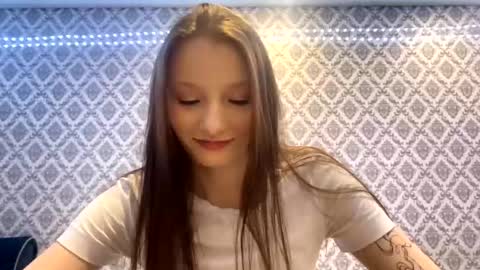 Snapshot of cleotilderinde chatting on December 5, 6:37 pm Cleo online show from December 5, 6:37 pm