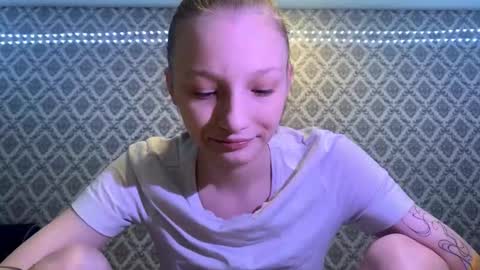 Snapshot of cleotilderinde chatting on December 16, 5:29 pm Cleo online show from December 16, 5:29 pm