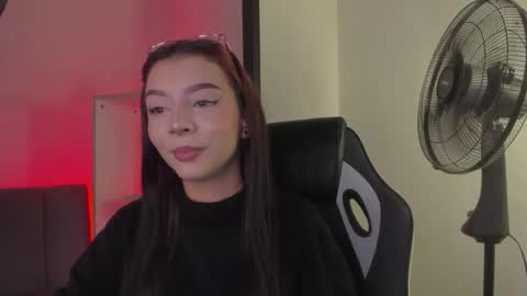 Snapshot of cleowhite_ chatting on February 13, 8:49 pm cleowhite_ online show from February 13, 8:49 pm