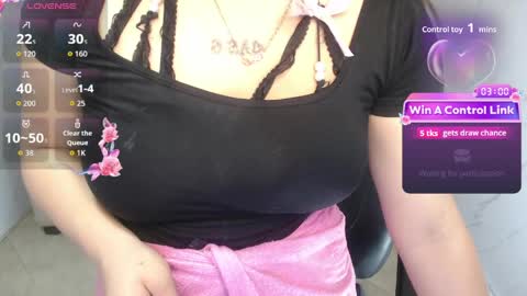 Snapshot of clhoe_b chatting on May 13, 8:06 pm Clhoe online show from May 13, 8:06 pm